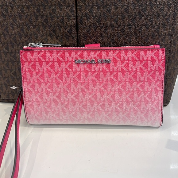 MICHAEL KORS
Jet Set Large Logo Signature Double-Zip Wristlet-Wallet-Phone Case - Picture 8 of 16